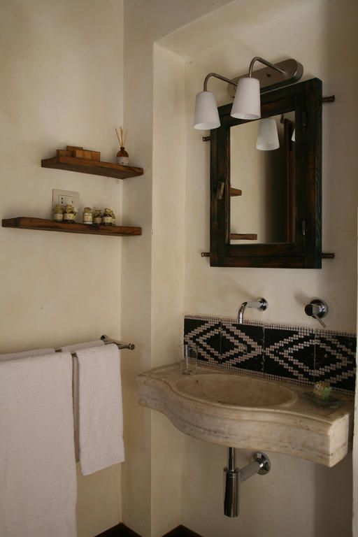 Borgo Di Carpiano Hotel Mengara Room photo